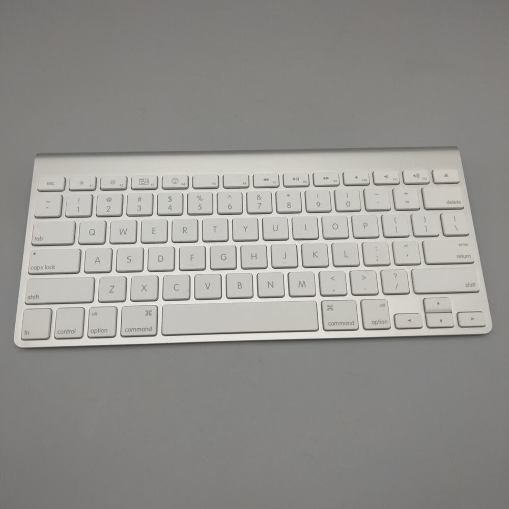 Apple A1314 Silver Slim Aluminum Wireless Bluetooth Standard Qwerty Keyboard
